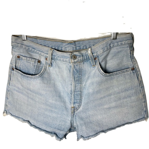 Levi’s 501 Shorts High Waist Raw Hem Faded Blue Size 32 100% Cotton Button Fly - Picture 1 of 16